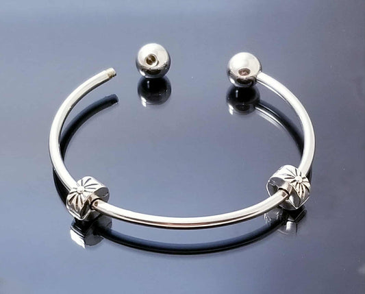 European Stainless Steel Wire Bangle / Silver Bracelet /2 Starburst Lock Clips / 2 Rubber Stopper Beads / Removeable Ball End / Medium - Large